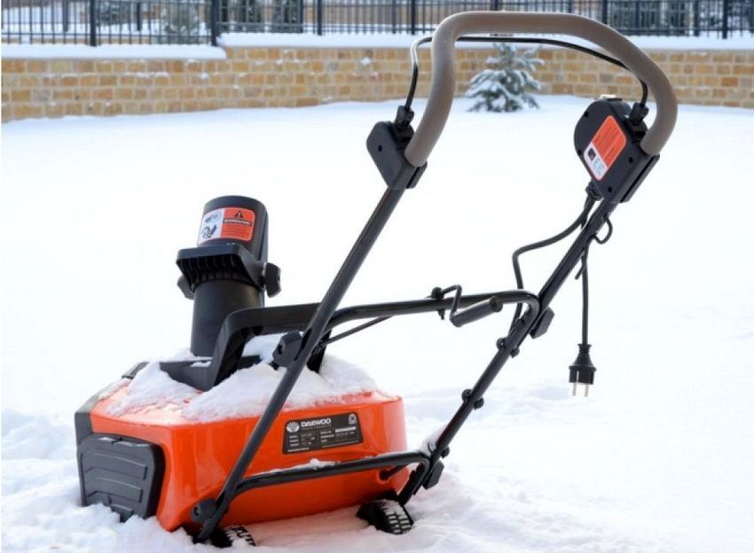 Electric snowblower: rating and reviews of the most popular models
