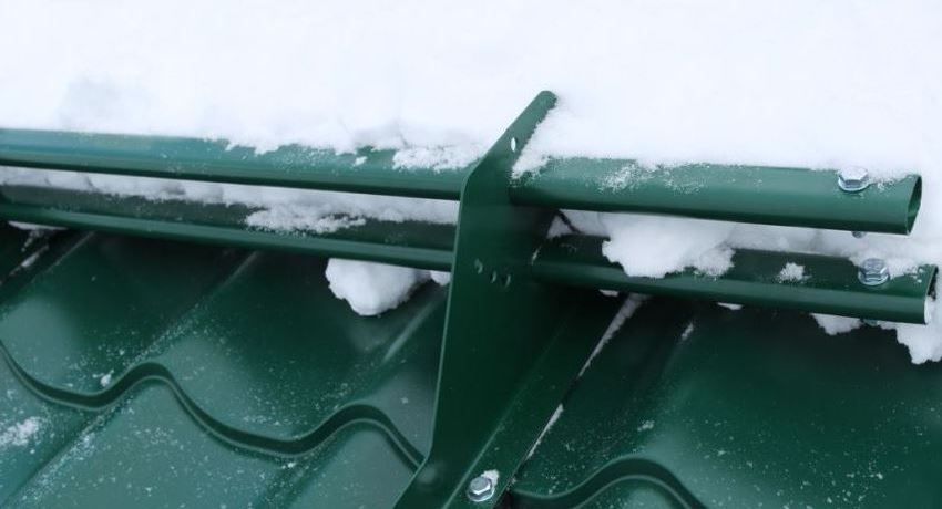 Roof snow holders: classification, application and installation features