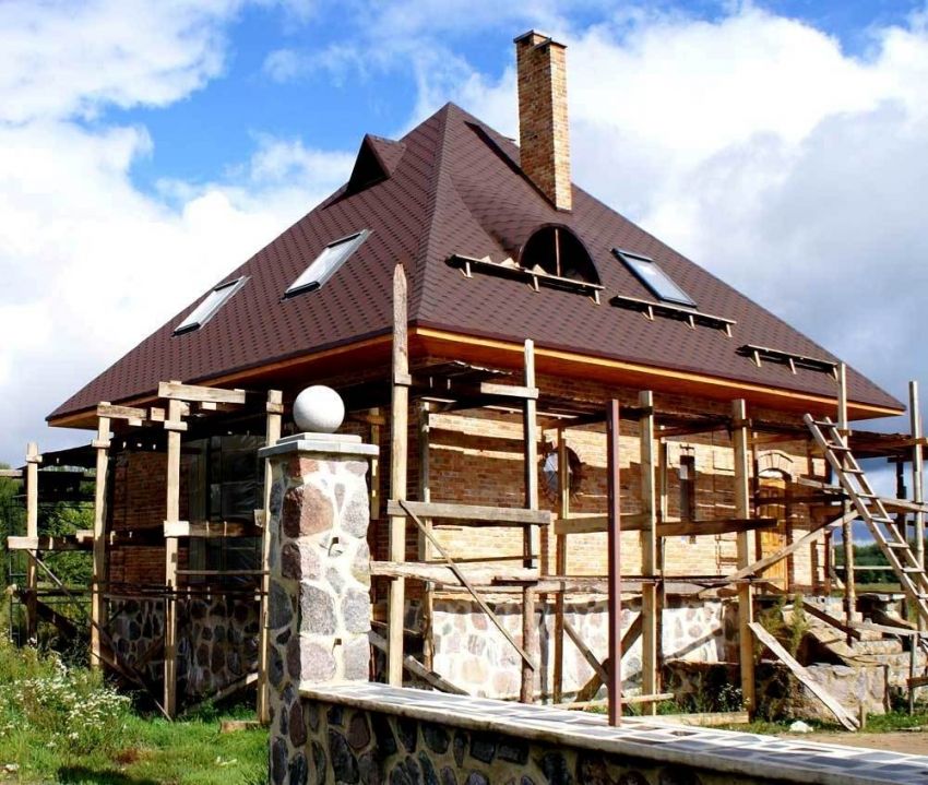 Rafter roof system: the main features of the frame