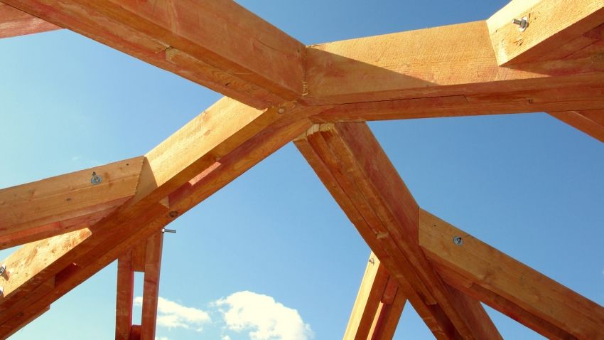 Rafter roof system: the main features of the frame