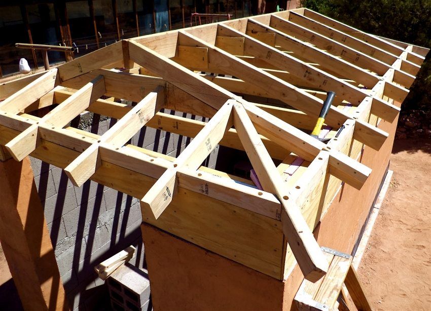 Rafter system of hip roof: design features and installation nuances