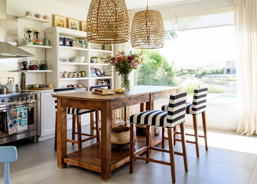 Wooden chairs for the kitchen: elegance in harmony with practicality