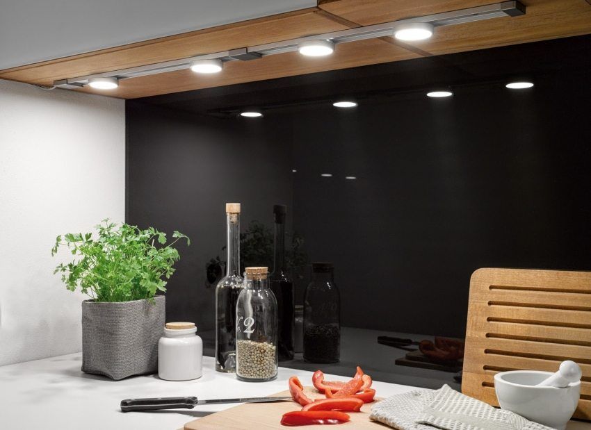 LED lamps for indoor lighting: overhead and recessed