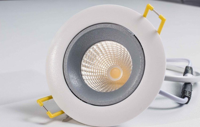 LED lamps for indoor lighting: overhead and recessed