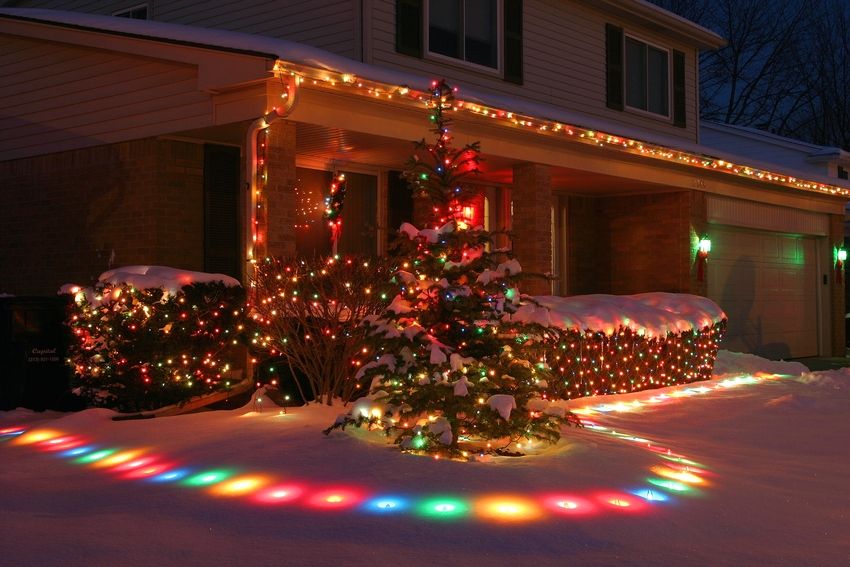 Street LED garlands: frost-resistant and moisture resistant decorations