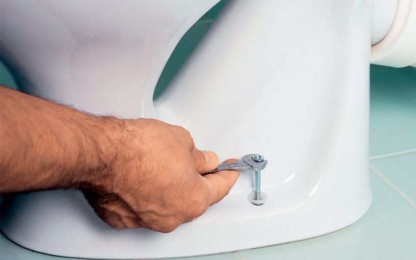 Toilet bowl: how to install the device depending on the type of construction
