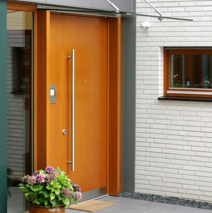 Front door with a thermal break and its technical characteristics