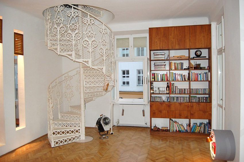 Spiral stairs to the second floor in a private house: photos, prices for designs