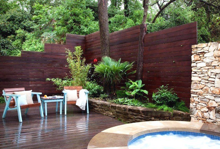 Fence made of wood with your own hands: decorating the boundaries