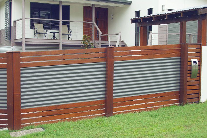 Fence from a professional sheet with their own hands: photos of interesting decisions