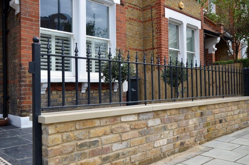 Fences for a private house. Photo examples for selection