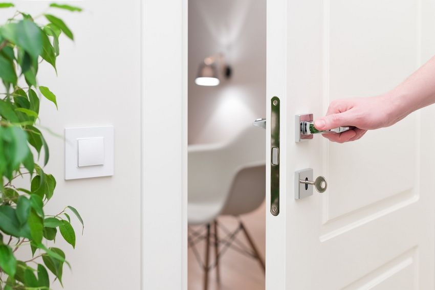 Lock for interior doors: how to choose a reliable and durable mechanism