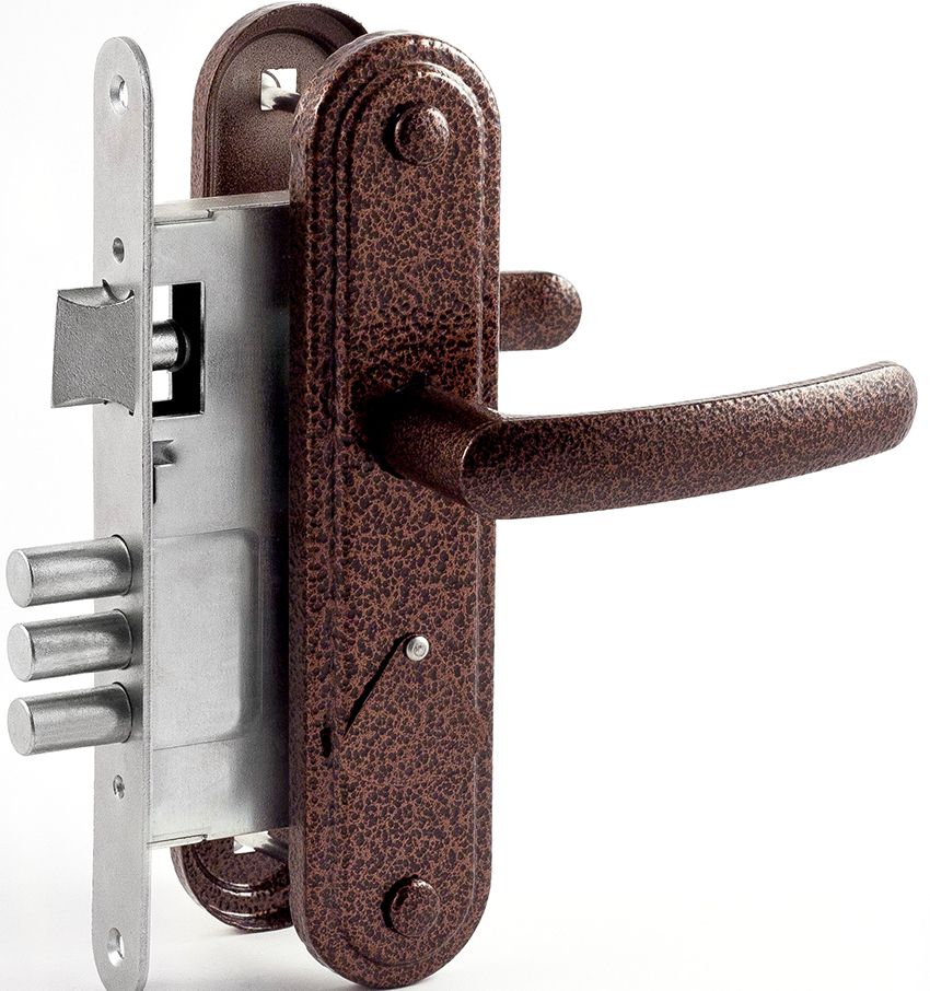 Mortise lock for wooden doors: reliable protection of the apartment from breaking