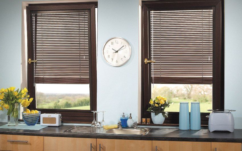 Blinds on plastic windows: aesthetic decoration of the openings